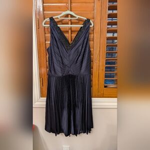 Kay Unger Blue Sleeveless V-Neck Pleated Cocktail Gown